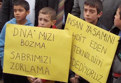 Sonunda toplumu patlattılar