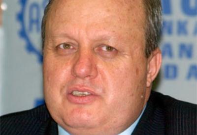 Bu patron alkışlanır