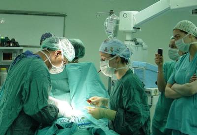 Türkiye'de her yıl 19-50 bin arası kişi doktor hatalarından ölüyor