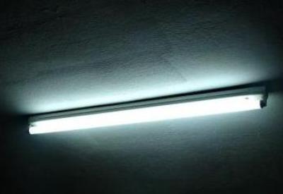 Tasarruf ampüllerinin zararları ile ilgili uyarılar bitmiyor