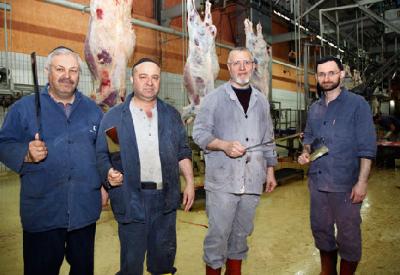 Yahudi kasaplar iş başında...